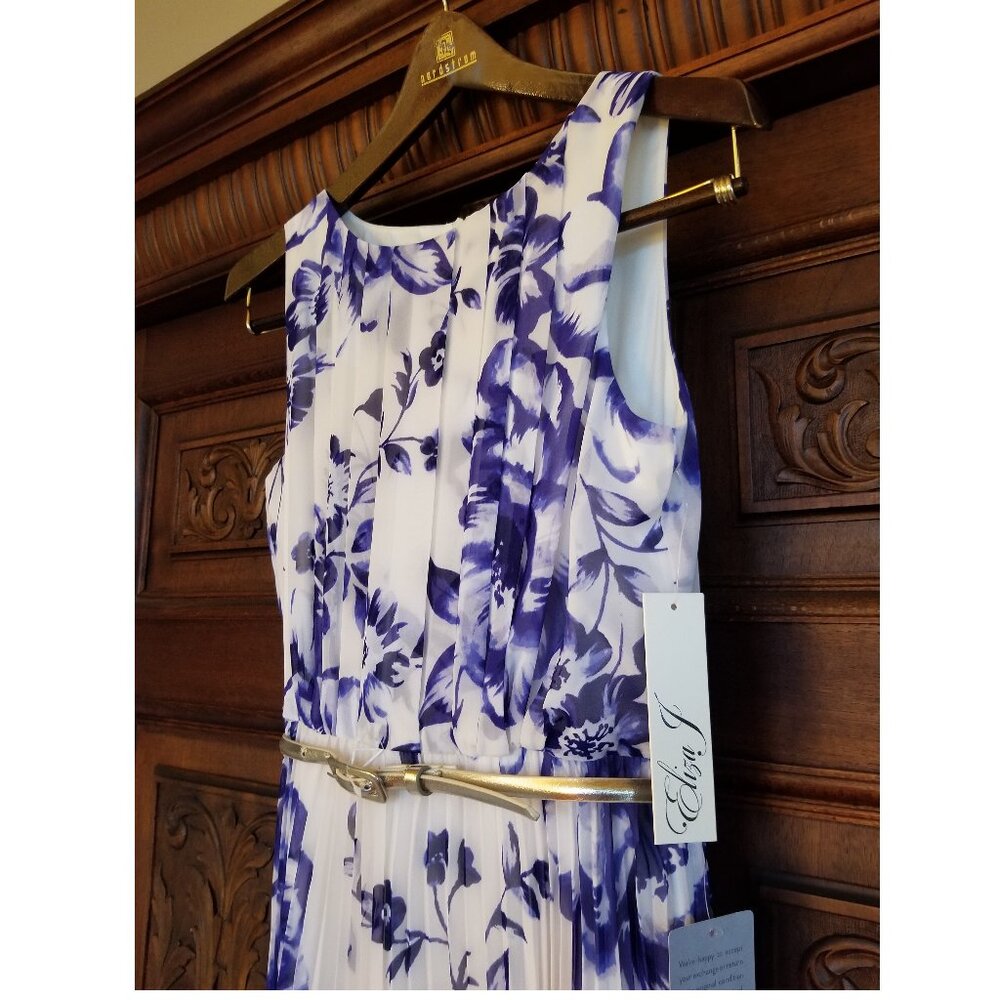 Floral Maxi Dress - Picture 2 of 10